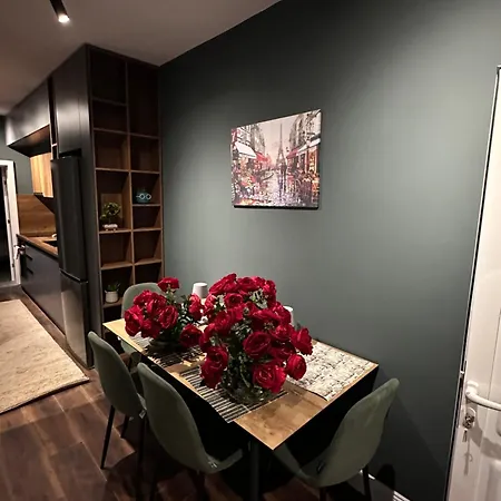 Amazon House 8 * Tirana